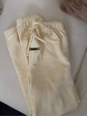Fear of God ESSENTIALS Cream Elastic Waist Joggers